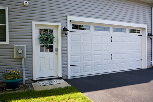 24/7 Emergency Garage Door Roller Replacement experts in Brookings, OR